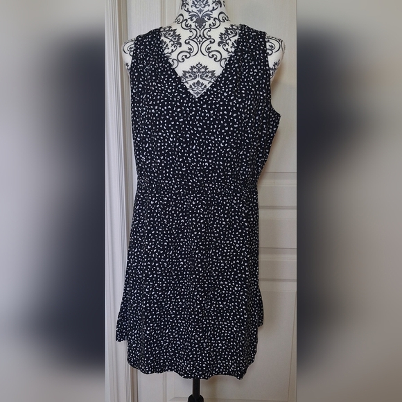 Old Navy Dresses & Skirts - Old Navy size XL black and white dress